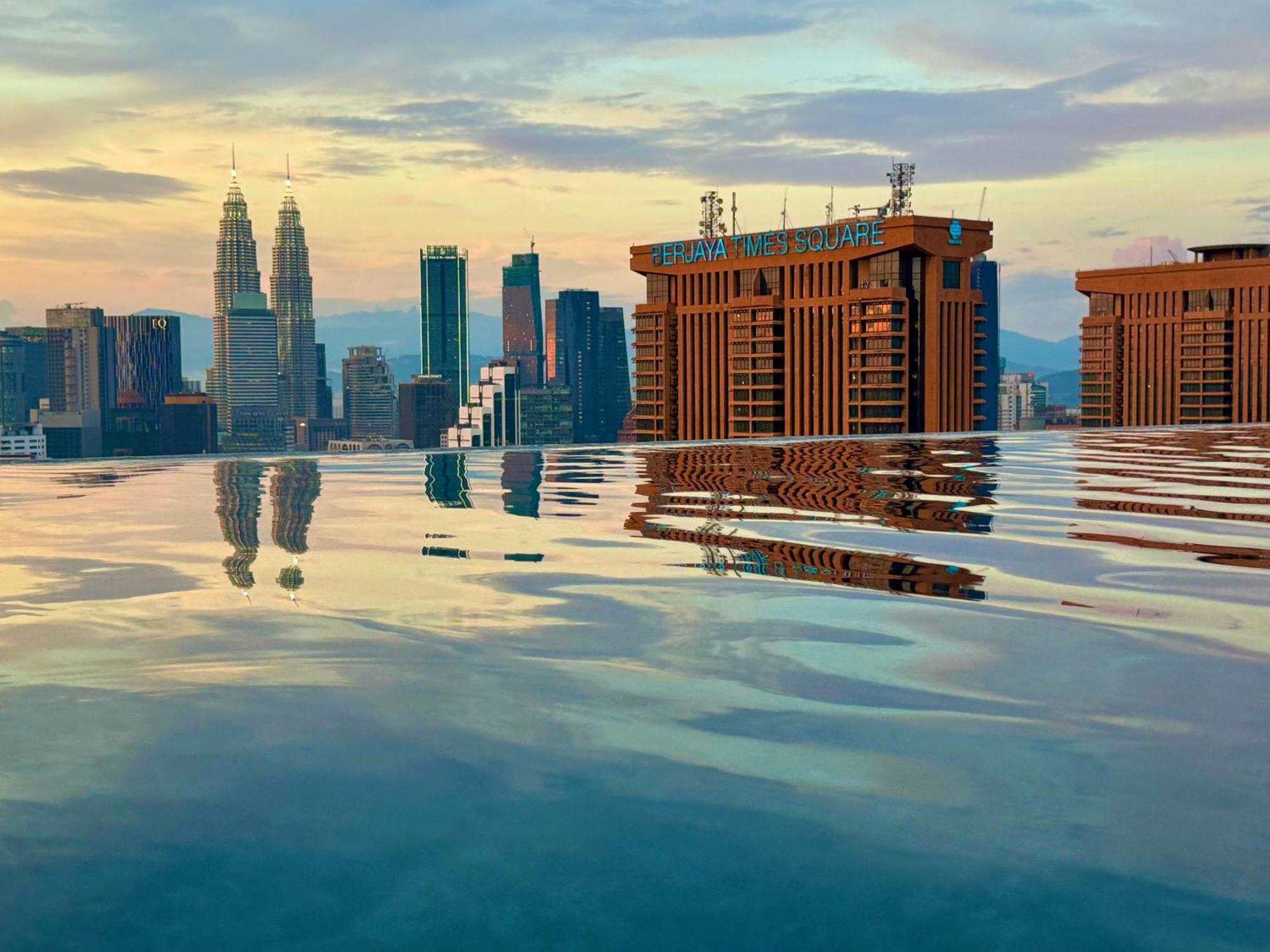 Lucentia Suites Klcc By Classy Kuala Lumpur Exterior photo